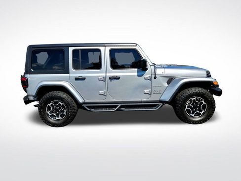 Used 2018 Jeep Wrangler Unlimited Sahara image 9
