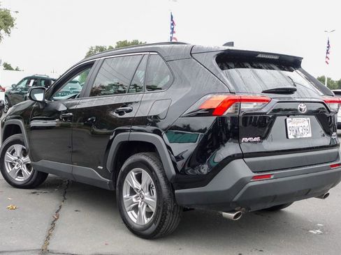 Used 2025 Toyota RAV4 XLE image 9