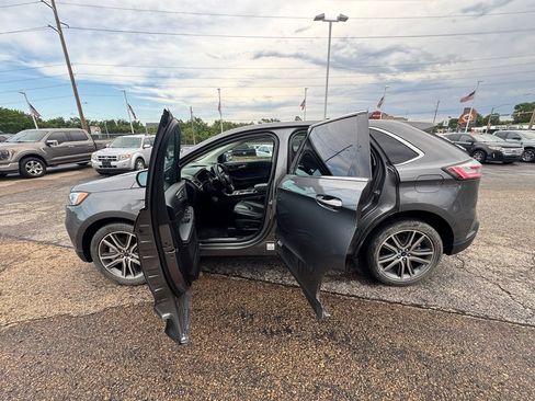 Used 2022 Ford Edge Titanium w/ Equipment Group 301A AWD/4WD image 4