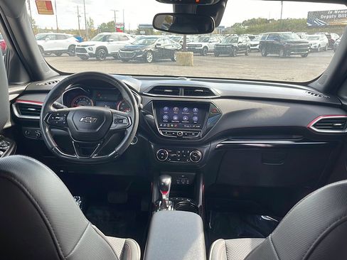 Used 2022 Chevrolet TrailBlazer RS w/ Technology Package image 14