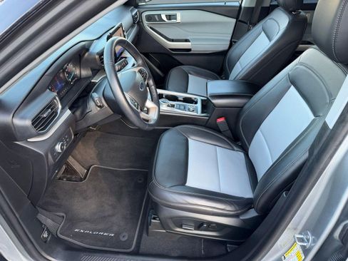 Used 2022 Ford Explorer XLT w/ Equipment Group 202A image 24