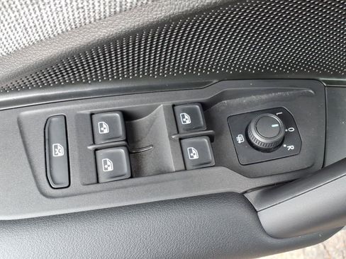 Certified 2025 Volkswagen Tiguan S AWD/4WD image 19