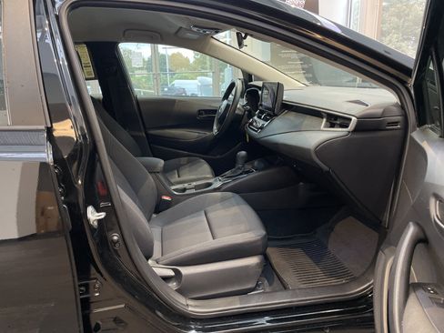 Used 2025 Toyota Corolla LE FWD image 32