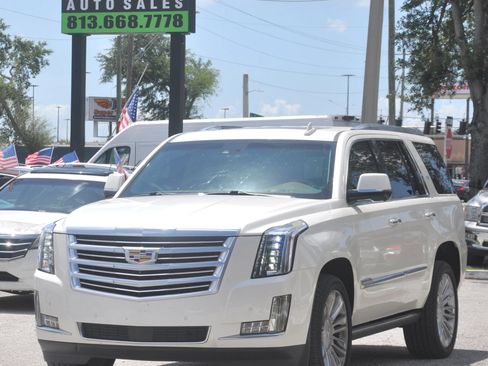 Used 2015 Cadillac Escalade Platinum RWD image 8
