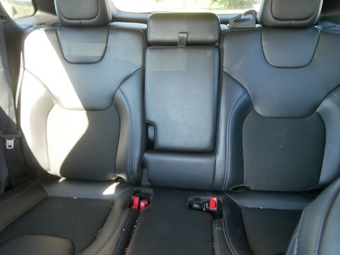 Used 2020 Jeep Cherokee Latitude Plus w/ Comfort/Convenience Group AWD/4WD image 13