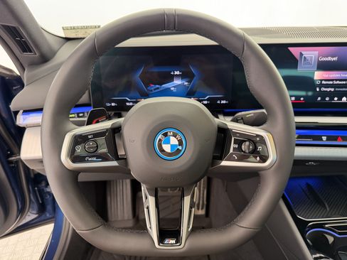 Certified 2025 BMW i5 xDrive40 w/ M Sport Package AWD/4WD image 11