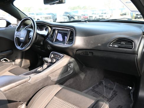 Used 2018 Dodge Challenger SXT image 14