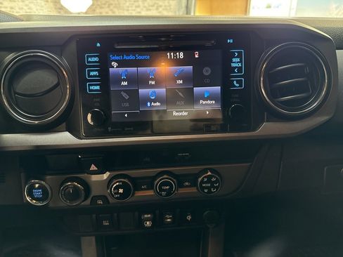 Used 2018 Toyota Tacoma TRD Sport image 18