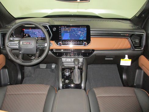 New 2025 GMC Canyon AT4 w/ AT4 Premium Package image 31