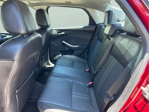 Used 2014 Ford Focus SE w/ Equipment Group 201A FWD image 10