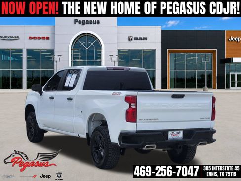Used 2023 Chevrolet Silverado 1500 Custom Trail Boss AWD/4WD image 4