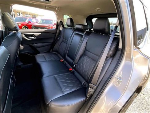 Certified 2025 Nissan Rogue Platinum image 19