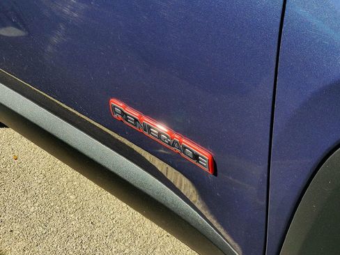 Used 2019 Jeep Renegade Trailhawk w/ UConnect 8.4 Nav Group image 6