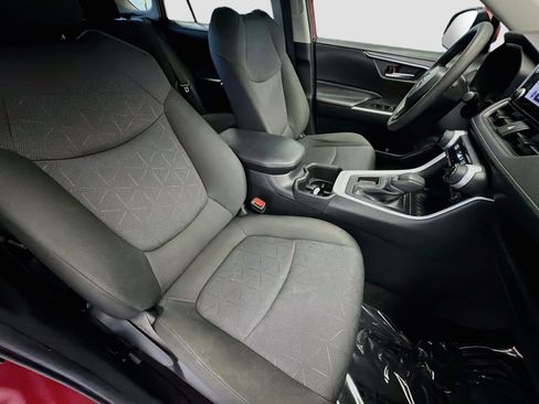 Used 2025 Toyota RAV4 XLE FWD image 15