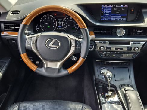 Used 2014 Lexus ES 300h w/ Luxury Package w/Bamboo Trim FWD image 25
