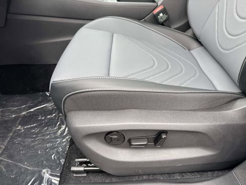 New 2026 Volkswagen Tiguan SE FWD image 14