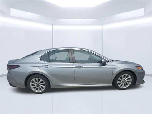 Used 2022 Toyota Camry LE w/ Convenience Package FWD image 6