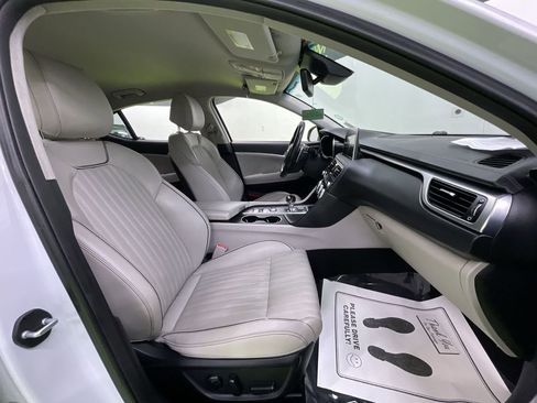 Used 2019 Genesis G70 3.3T Advanced image 29