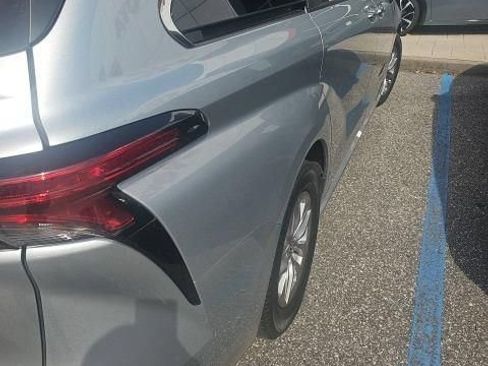Used 2022 Toyota Sienna XLE FWD image 4