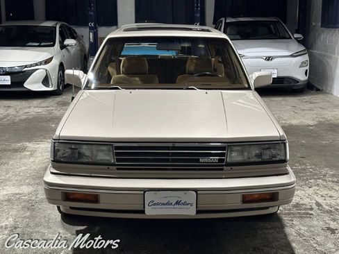 Used 1987 Nissan Maxima GXE FWD image 4