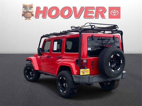 Used 2017 Jeep Wrangler Unlimited Rubicon w/ Connectivity Group image 5