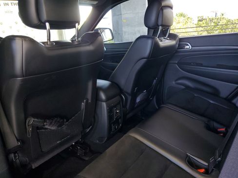 Used 2019 Jeep Grand Cherokee Altitude RWD image 9