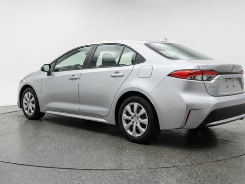Used 2025 Toyota Corolla LE image 6