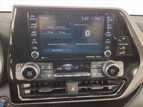 Used 2022 Toyota Highlander XLE image 19