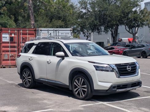 Used 2023 Nissan Pathfinder Platinum AWD/4WD image 3