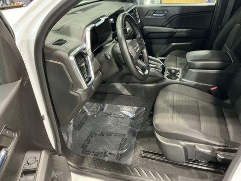 Used 2024 GMC Canyon Elevation image 3