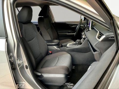 Used 2025 Toyota RAV4 XLE AWD/4WD image 29