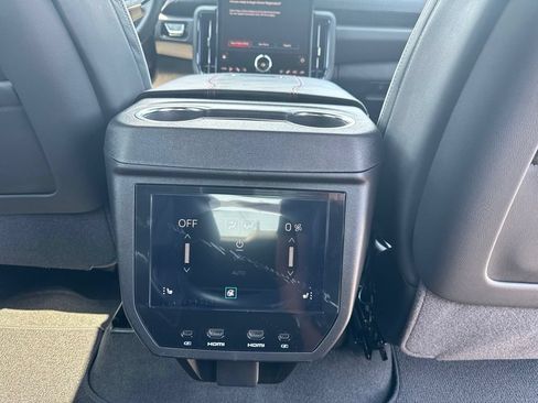 New 2026 GMC Yukon XL AT4 Ultimate AWD/4WD image 25
