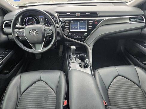 Used 2018 Toyota Camry LE image 9