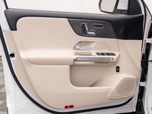 New 2025 Mercedes-Benz GLB 250 4MATIC image 15