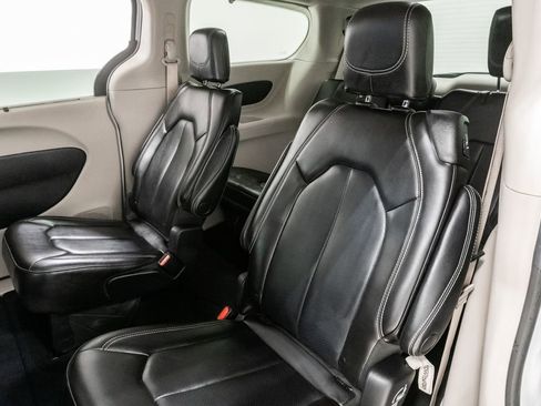 Used 2023 Chrysler Pacifica Touring-L FWD image 23