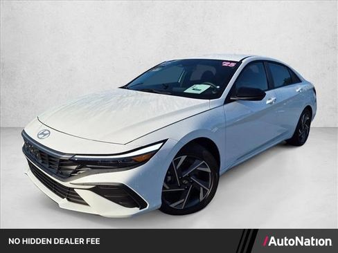 Certified 2025 Hyundai Elantra SEL FWD image 1