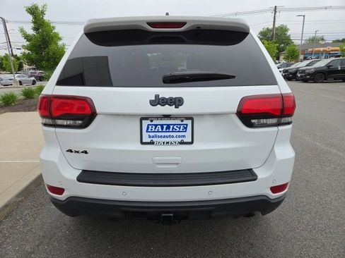 Used 2018 Jeep Grand Cherokee Laredo AWD/4WD image 6