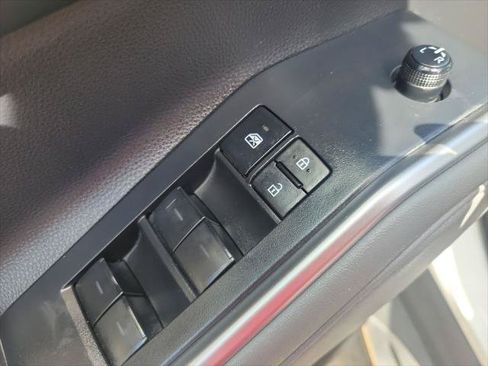Certified 2024 Toyota Highlander XLE FWD image 12