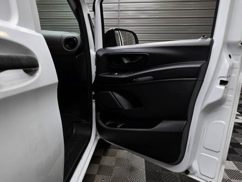 Used 2021 Mercedes-Benz Metris image 27
