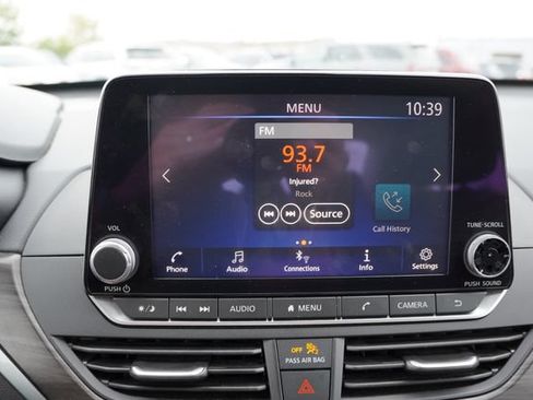 Used 2024 Nissan Altima 2.5 SV FWD image 23