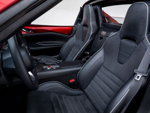 Used 2023 MAZDA MX-5 Miata Club RWD image 24