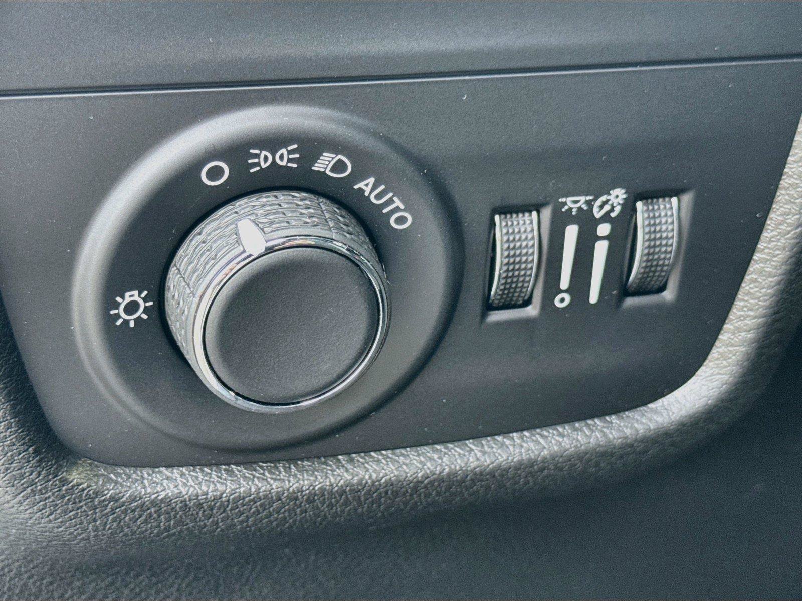 Used 2026 Jeep Grand Cherokee Altitude AWD/4WD image 12
