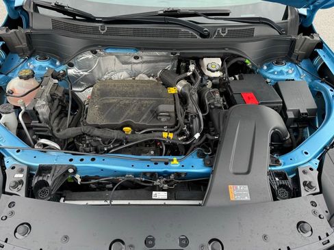 Used 2025 Chevrolet Trax RS w/ Driver Confidence Package image 8