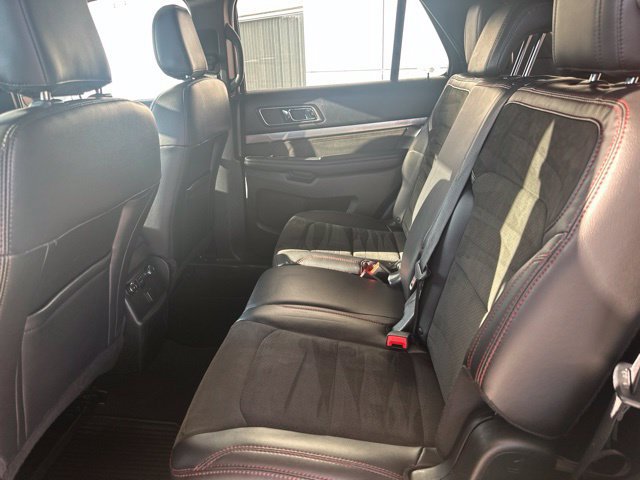 Used 2018 Ford Explorer XLT w/ XLT Appearance Package AWD/4WD image 27