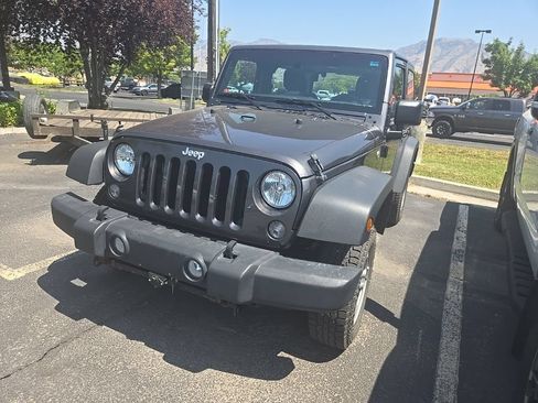 Used 2018 Jeep Wrangler Sport w/ Connectivity Group AWD/4WD image 4