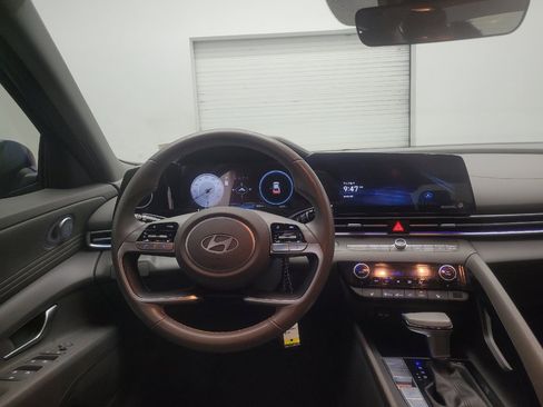 Used 2025 Hyundai Elantra SEL FWD image 22