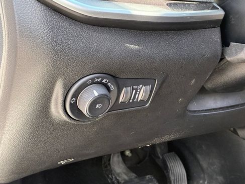Used 2024 Jeep Compass Latitude AWD/4WD image 19