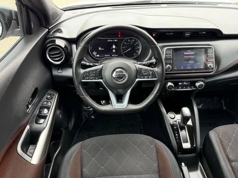 Used 2018 Nissan Kicks SR image 24