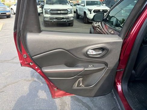 Used 2016 Jeep Cherokee Trailhawk w/ Cold Weather Group AWD/4WD image 22
