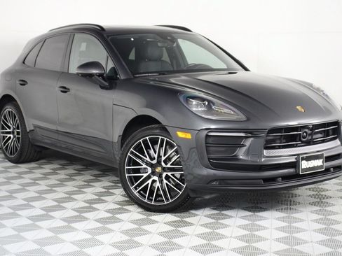 Certified 2026 Porsche Macan AWD/4WD image 9